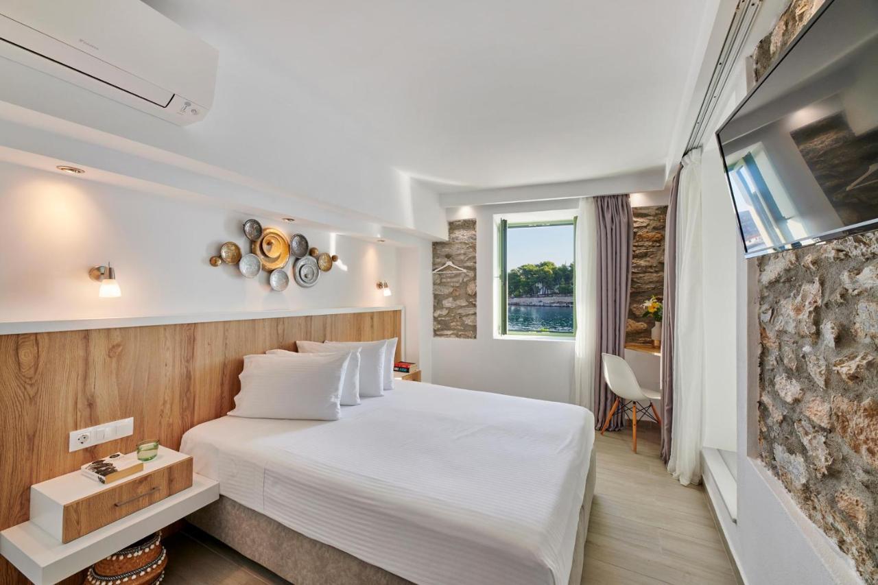 The Water Aparthotel Skiathos Town Ngoại thất bức ảnh