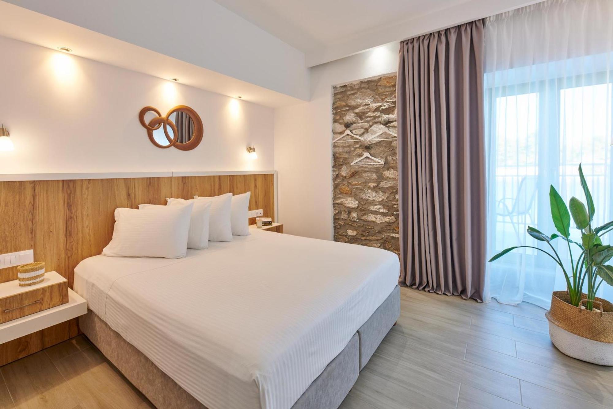 The Water Aparthotel Skiathos Town Ngoại thất bức ảnh